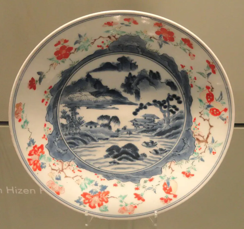 What is Underglaze Ceramics Spinning Pots