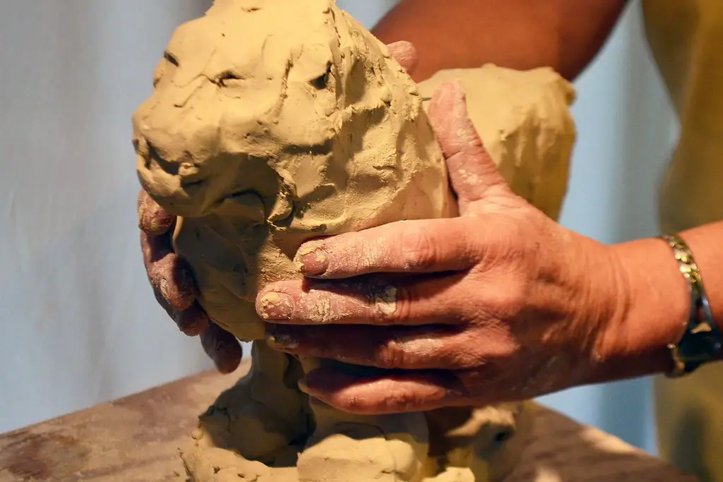 what-is-a-good-clay-for-sculpting-spinning-pots