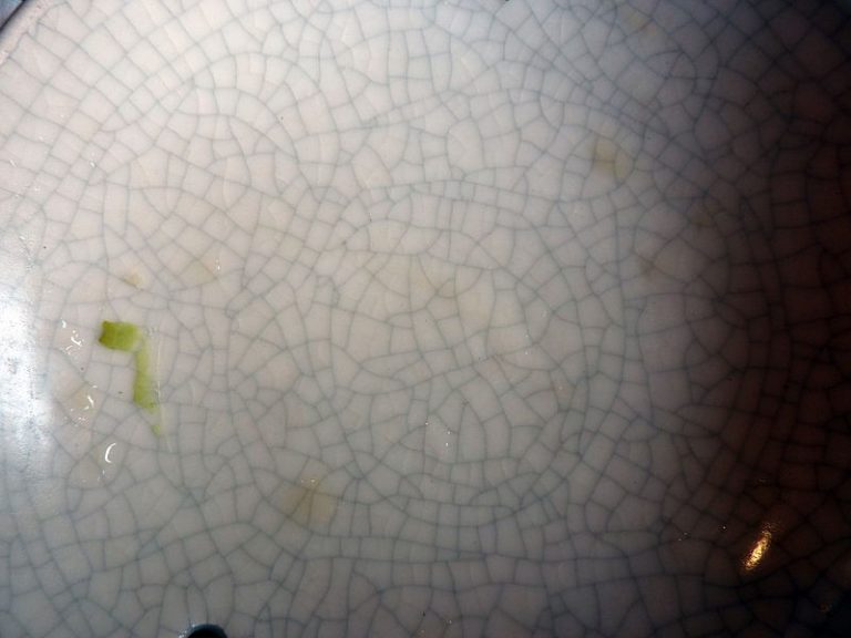 Are Dishes with Crazing Safe to Use? Spinning Pots