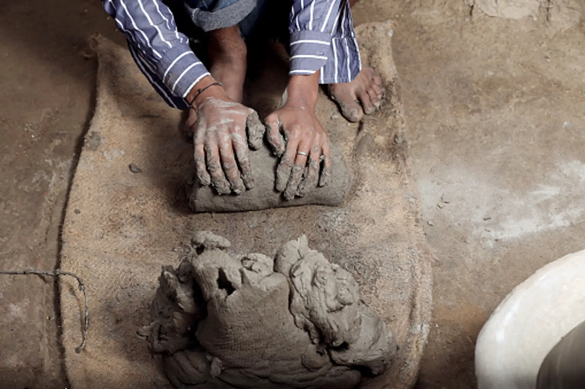 Mastering Clay Preparation: Say Goodbye to Air Bubbles in Pottery